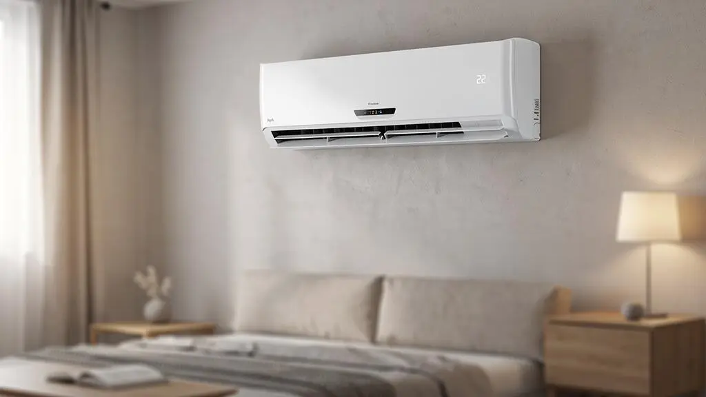 Unité intérieure de climatisation monosplit installée dans un salon résidentiel français